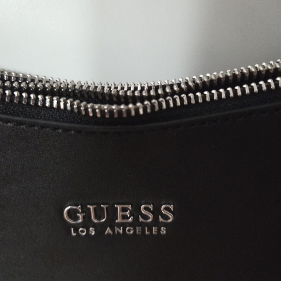 Guess Crossbody - Picture 2 of 7